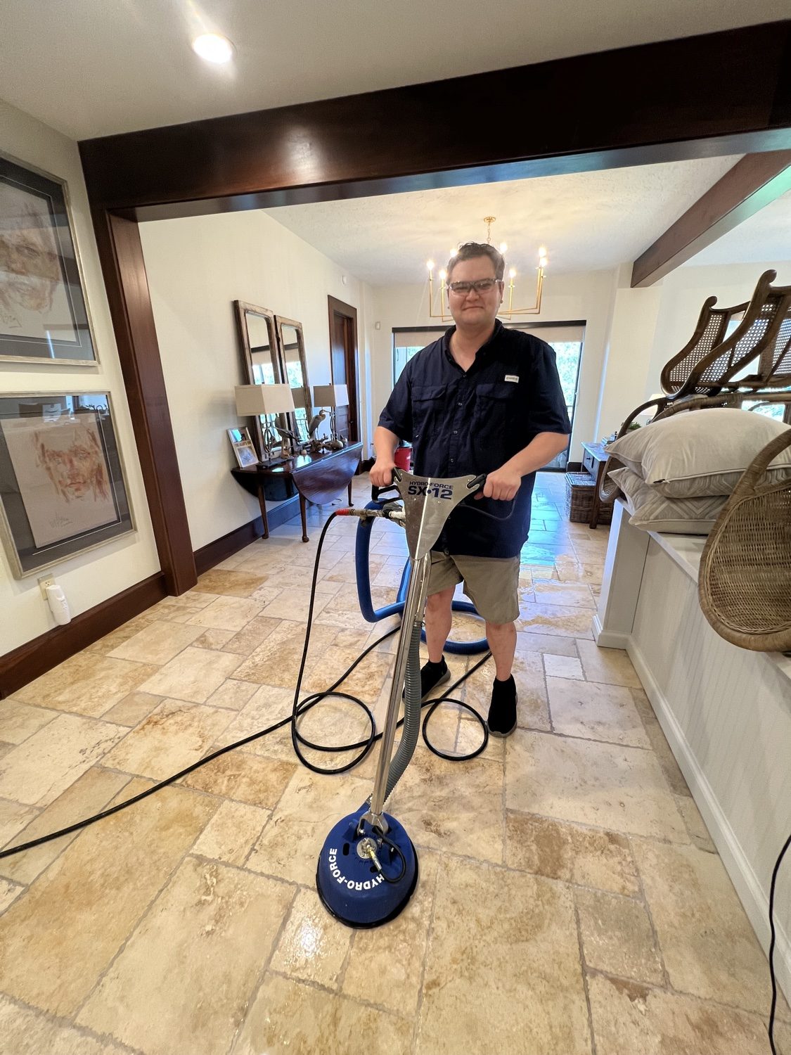 Tile spinner cleaning a living room travertine floor